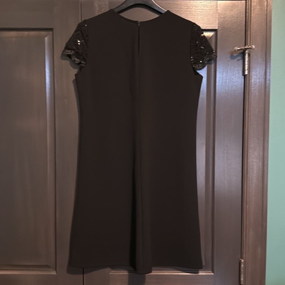 Super cute comfortable little black dress with lace sleeve‎ caps sz M - Picture 6 of 6